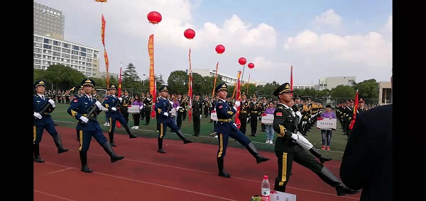 36365中心国旗班入场.jpg 36365中心国旗班入场.jpg